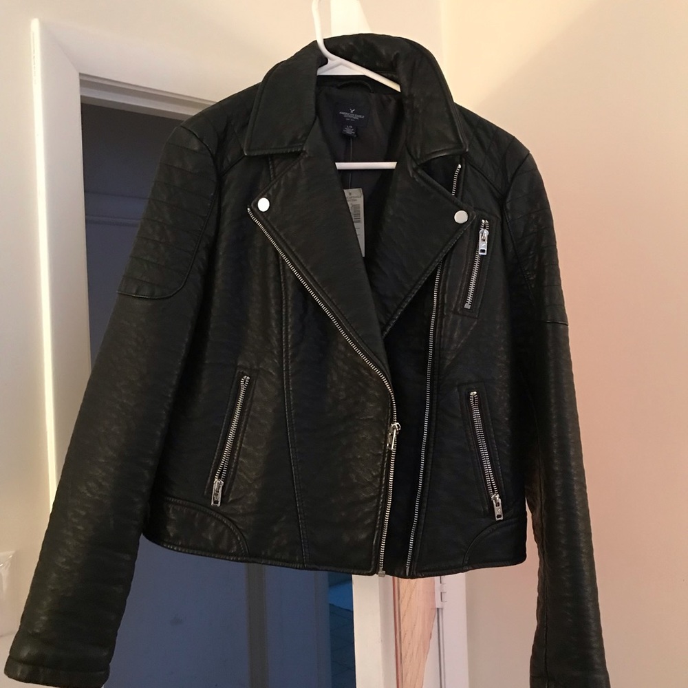 Selling because I’ve never worn it before